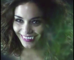 Vanessa Hudgens - Busty Vampire - Film nackt