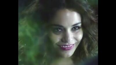 Vanessa Hudgens - Busty Vampire - Film nackt