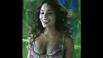 Vanessa Hudgens - Busty Vampire - Film nackt