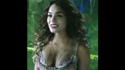 Vanessa Hudgens - Busty Vampire - Film nackt
