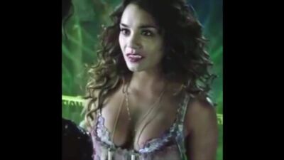 Vanessa Hudgens - Busty Vampire - Film nackt