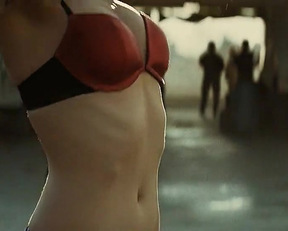 Margot Robbie Providing The Only Good Scene In Suicide Squad - Film nackt