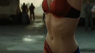 Margot Robbie Providing The Only Good Scene In Suicide Squad - Film nackt