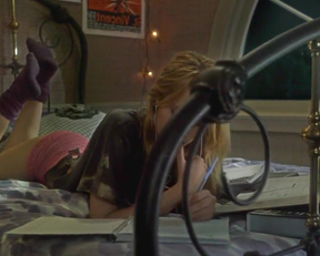 Bella Thorne's Ass From Newest Amityville Movie - Film nackt
