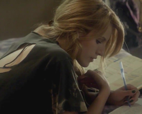 Bella Thorne's Ass From Newest Amityville Movie - Film nackt
