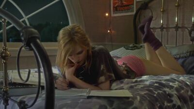 Bella Thorne's Ass From Newest Amityville Movie - Film nackt