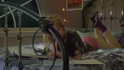 Bella Thorne's Ass From Newest Amityville Movie - Film nackt