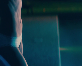 Nicky Whelan In Inconceivable - Film nackt