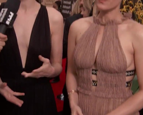 Breast Envy Between The Mara Sisters During The E! Red Carpet Pre Show - Film nackt