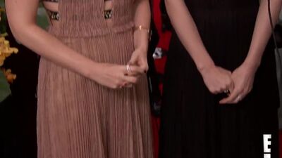Breast Envy Between The Mara Sisters During The E! Red Carpet Pre Show - Film nackt