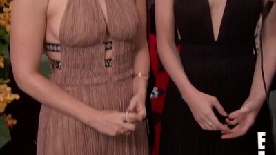 Breast Envy Between The Mara Sisters During The E! Red Carpet Pre Show - Film nackt