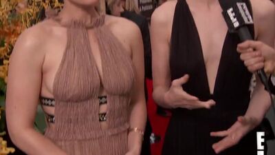 Breast Envy Between The Mara Sisters During The E! Red Carpet Pre Show - Film nackt