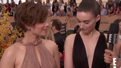 Breast Envy Between The Mara Sisters During The E! Red Carpet Pre Show - Film nackt