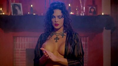 Julie Strain  Toni Naples - Sorceress - Film nackt