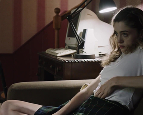 Natalia Dyer Watching It For The Plot - Film nackt