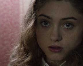 Natalia Dyer Watching It For The Plot - Film nackt