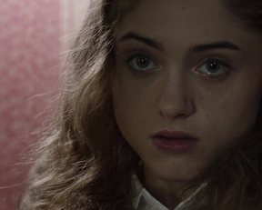 Natalia Dyer Watching It For The Plot - Film nackt