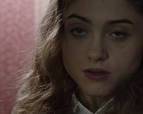 Natalia Dyer Watching It For The Plot - Film nackt