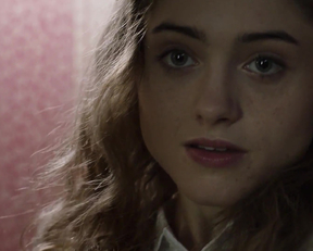 Natalia Dyer Watching It For The Plot - Film nackt