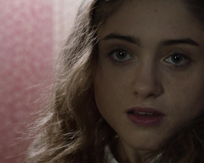 Natalia Dyer Watching It For The Plot - Film nackt