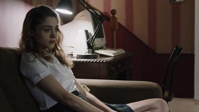 Natalia Dyer Watching It For The Plot - Film nackt