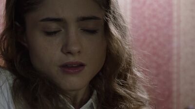 Natalia Dyer Watching It For The Plot - Film nackt