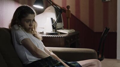 Natalia Dyer Watching It For The Plot - Film nackt