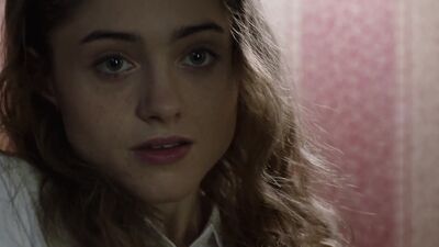 Natalia Dyer Watching It For The Plot - Film nackt