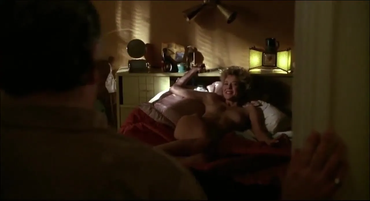 Annette Bening In The Grifters - Film nackt : MoviesSexScenes