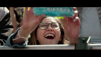 Emily Meade Flashing Her Back Plot In Nerve - Film nackt