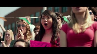 Emily Meade Flashing Her Back Plot In Nerve - Film nackt
