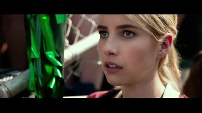 Emily Meade Flashing Her Back Plot In Nerve - Film nackt
