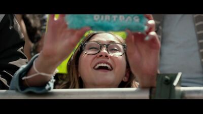Emily Meade Flashing Her Back Plot In Nerve - Film nackt