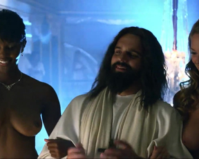 Cassie Keller  Chernise Yvette Heavenly Plot In A Very Harold  Kumar 3D Christmas - Film nackt