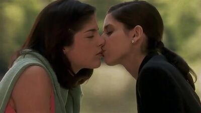 Sarah Michelle Gellar And Selma Blair Making Out - Film nackt