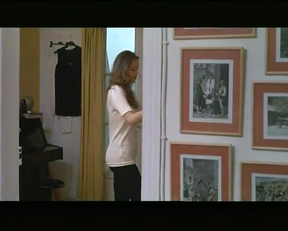 Young Marion Cotillard - Film nackt