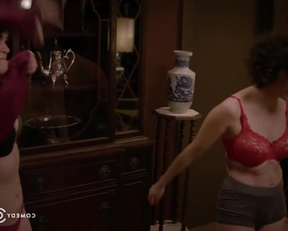 Ilana Glazer And Abbi Jacobson On Broad City - Film nackt