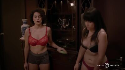 Ilana Glazer And Abbi Jacobson On Broad City - Film nackt