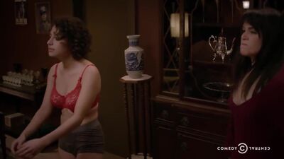 Ilana Glazer And Abbi Jacobson On Broad City - Film nackt