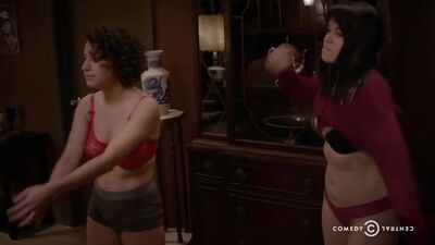 Ilana Glazer And Abbi Jacobson On Broad City - Film nackt