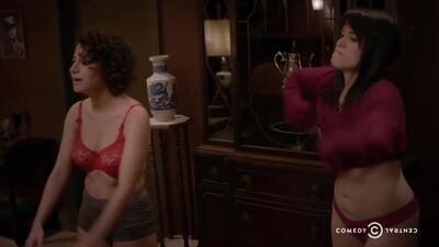 Ilana Glazer And Abbi Jacobson On Broad City - Film nackt