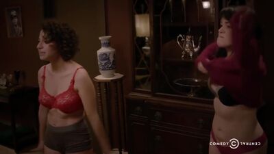 Ilana Glazer And Abbi Jacobson On Broad City - Film nackt
