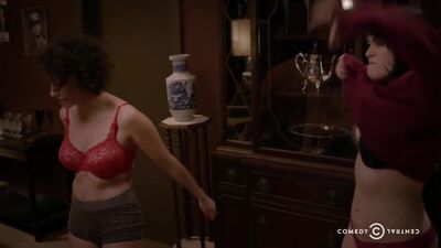 Ilana Glazer And Abbi Jacobson On Broad City - Film nackt