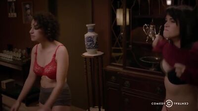 Ilana Glazer And Abbi Jacobson On Broad City - Film nackt