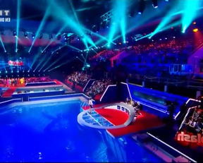 Eve Angeli - Embarrassed Nipslip On TV - Film nackt