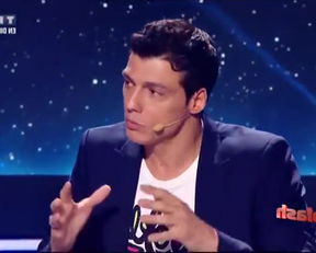 Eve Angeli - Embarrassed Nipslip On TV - Film nackt