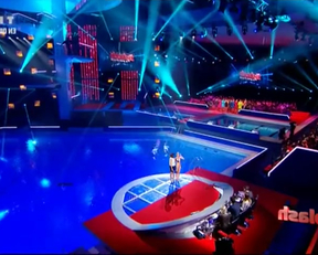 Eve Angeli - Embarrassed Nipslip On TV - Film nackt