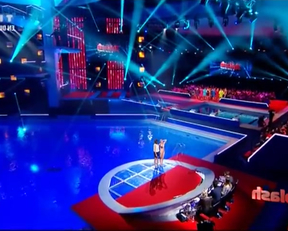 Eve Angeli - Embarrassed Nipslip On TV - Film nackt