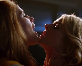 Bella Thorne And Samara Weaving In The Babysitter - Film nackt