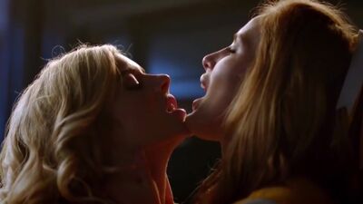 Bella Thorne And Samara Weaving In The Babysitter - Film nackt